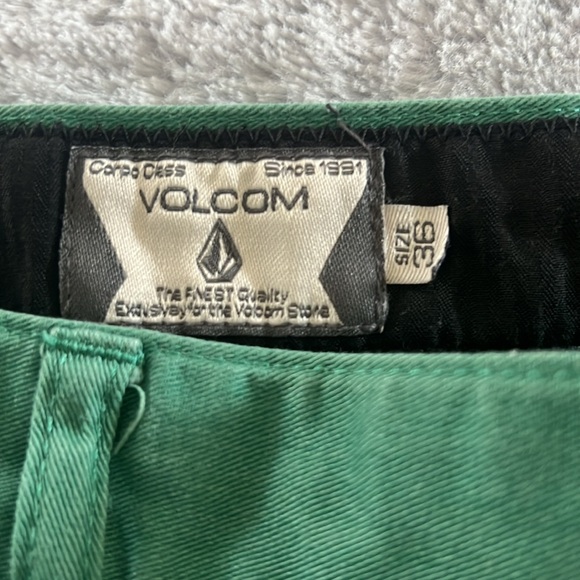 Volcom men’s green shorts size 36 - Picture 4 of 4
